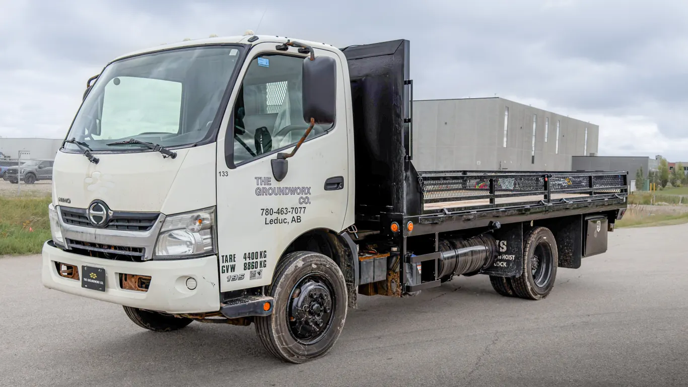 2015 HINO 195D-137 TRUCK