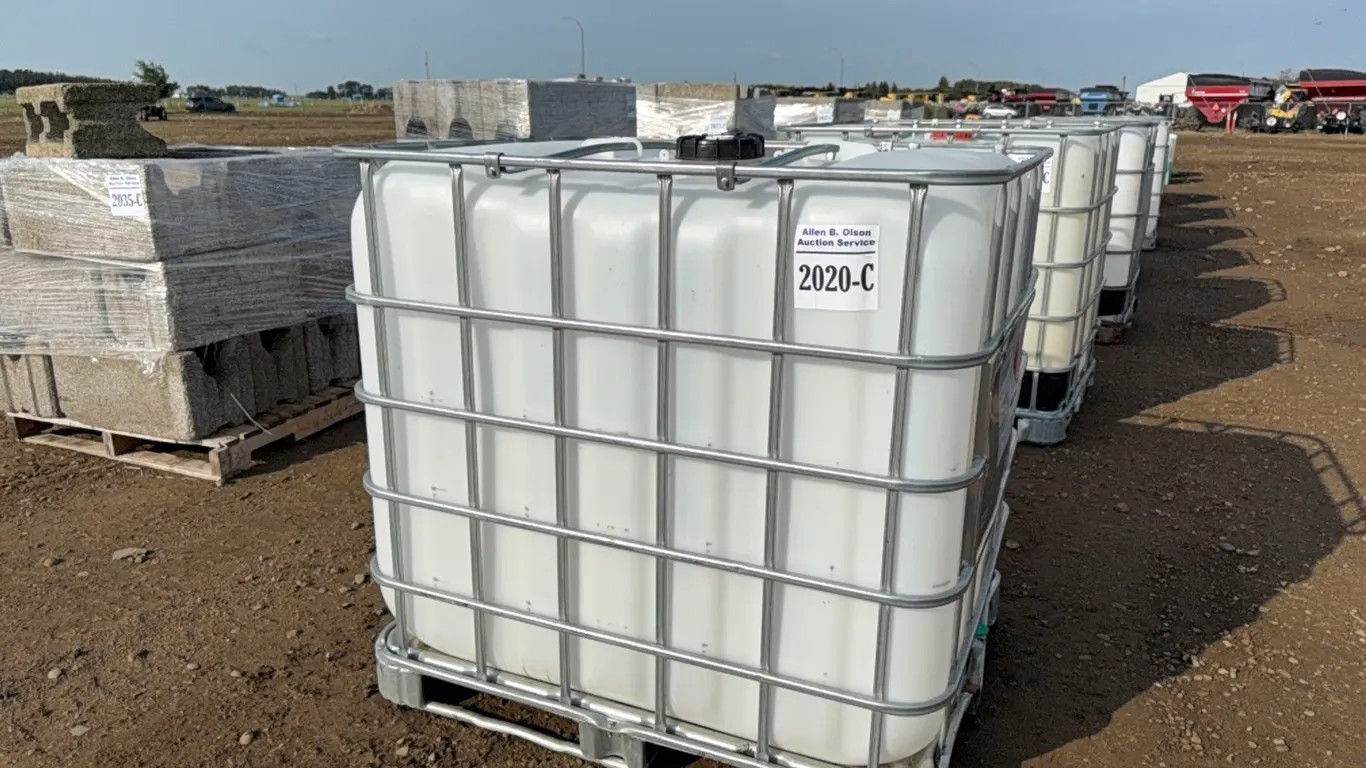1000 LTR TOTE IN METAL CAGE