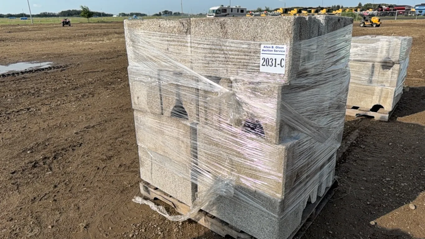 PALLET OF CYNDER BLOCKS