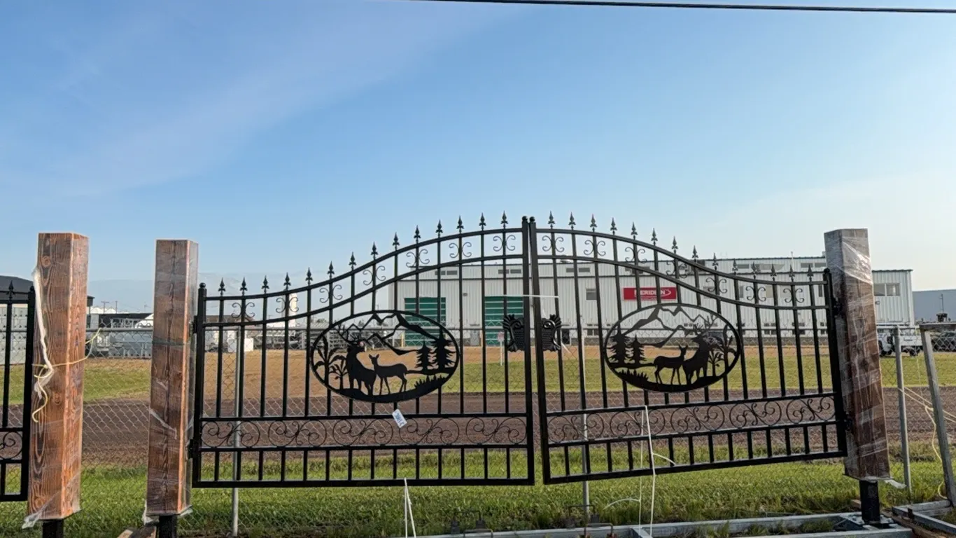 NEW/UNUSED 20' STEEL & TIMBER DRIVEWAY GATE