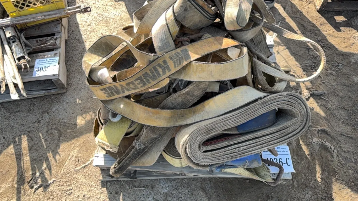 PALLET OF TOW STRAPS & TIE DOWN STRAPS