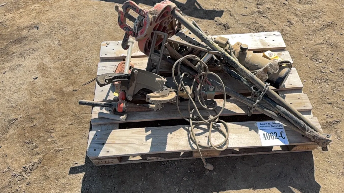 RIDGID TRI-STAND, RIDGID PIPE CUTTER, HYD PUMP w/ REMOTE, PIPE BEVELLING MACHINE