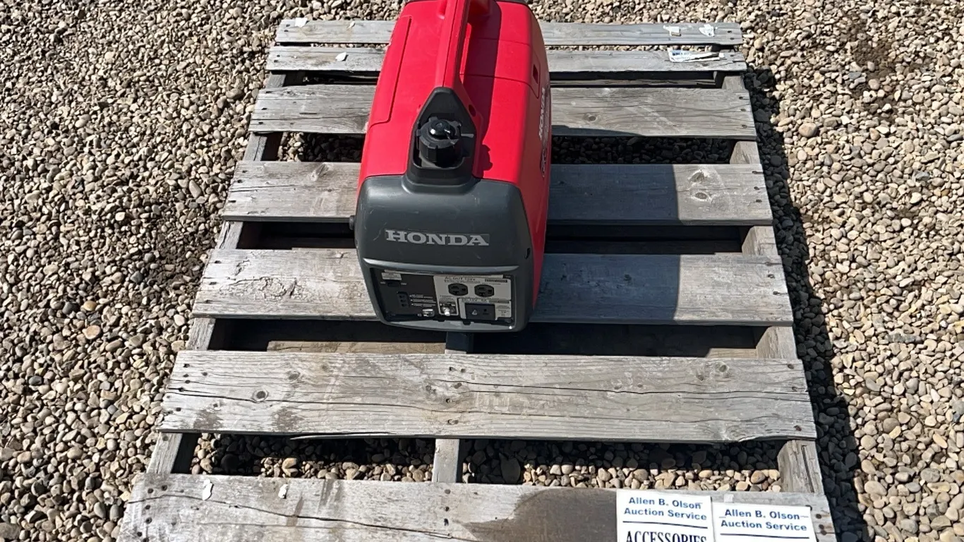 HONDA INVERTER EU 2000i GENERATOR - s/n NOT VISIBLE - MANUAL, 12V BATTERY CHARGING CABLES IN OFFICE