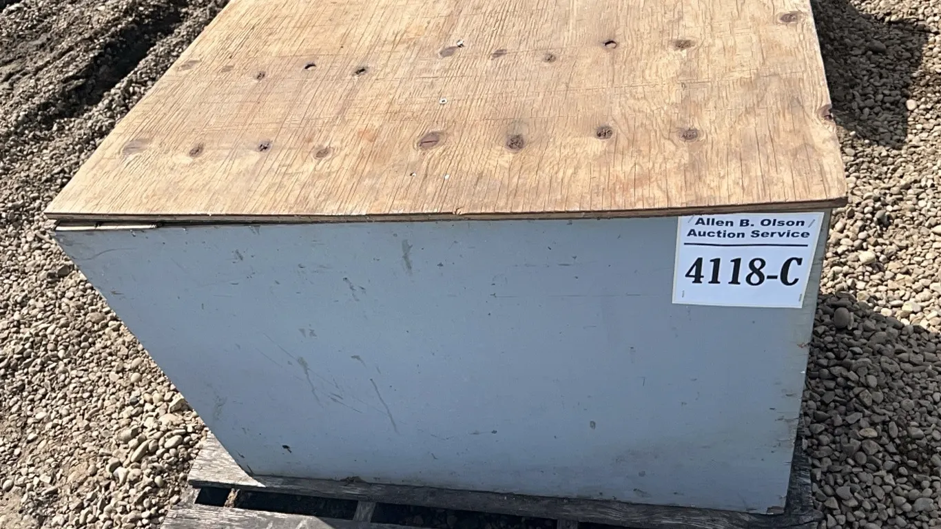 BOX OF ASSORTED ALUMINUM PIPE