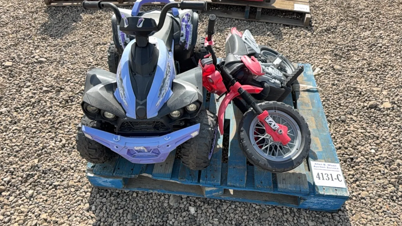 CHILD'S BATTERY OPERATED QUAD & MOTORBIKE - NO CHARGERS