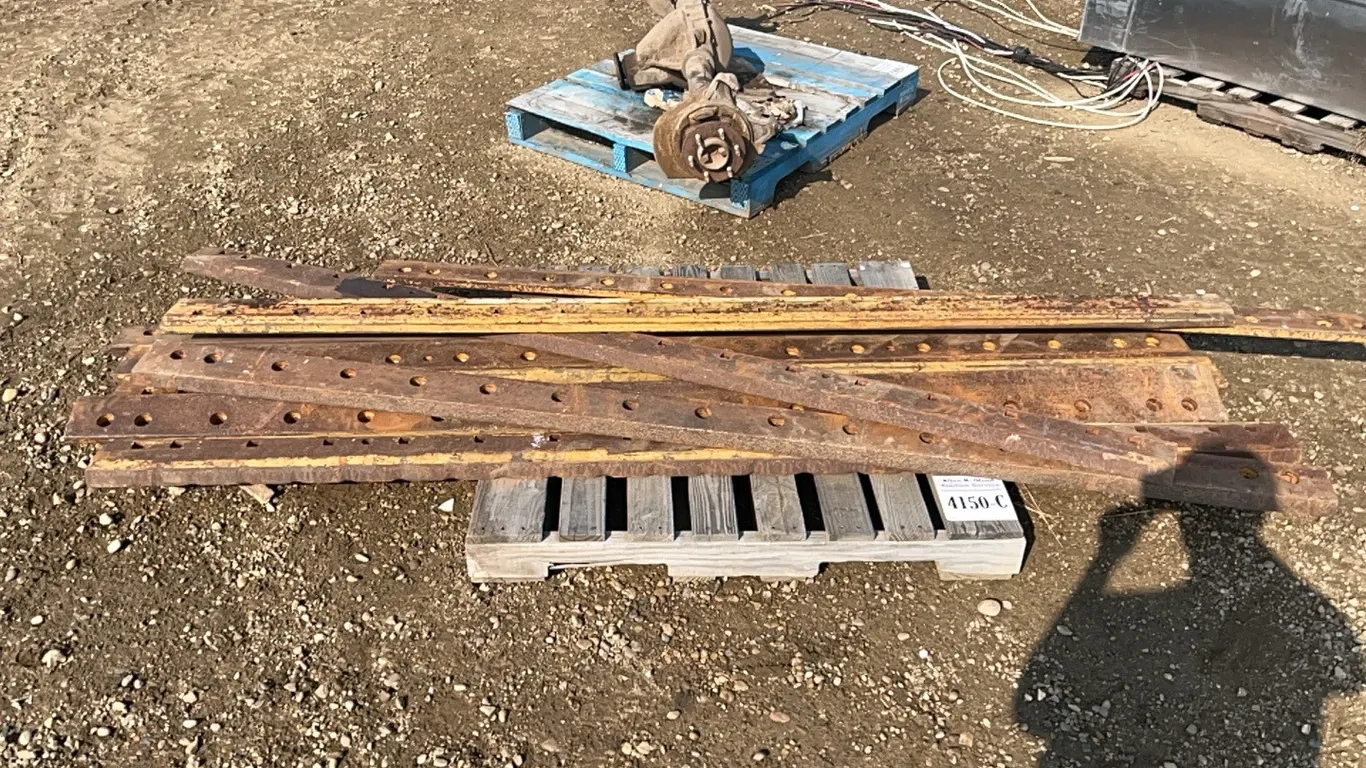 9 - FENCING STAYS