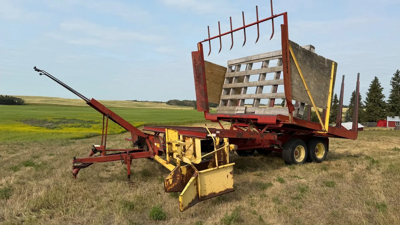 New Holland 1033 T/A Bale Stack Wagon