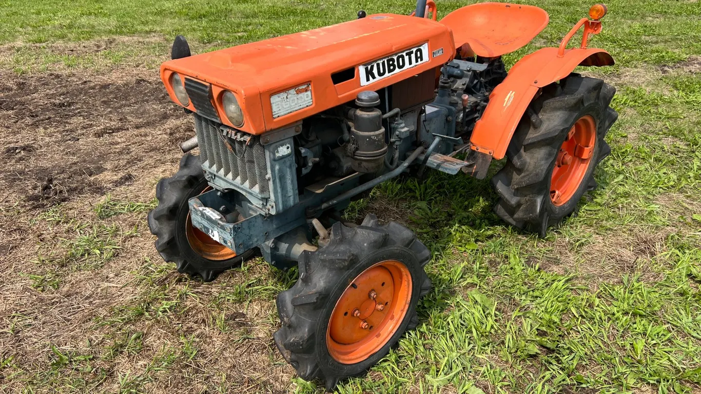 Kubota B6000 4WD Compact Utility Tractor