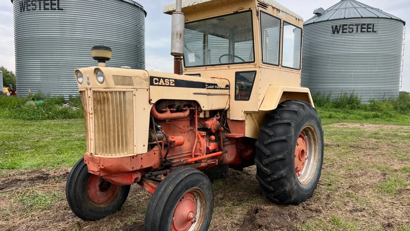 Case 830 Comfort King 2WD Tractor