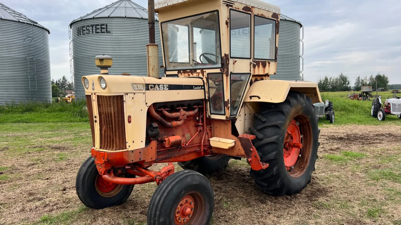 Case 930 Comfort King 2WD Tractor