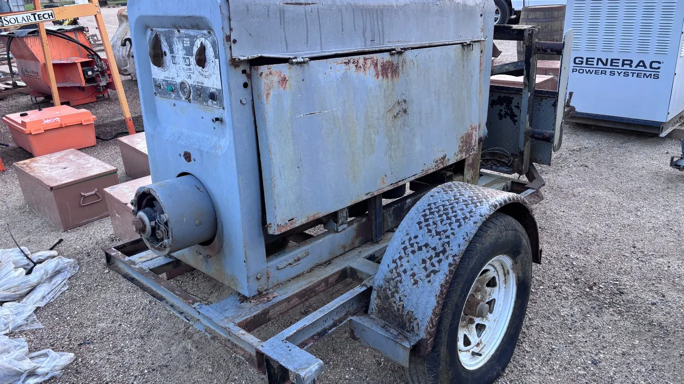 LINCOLN WELDER SHIELD ARC WELDER MOUNTED ON TRAILER