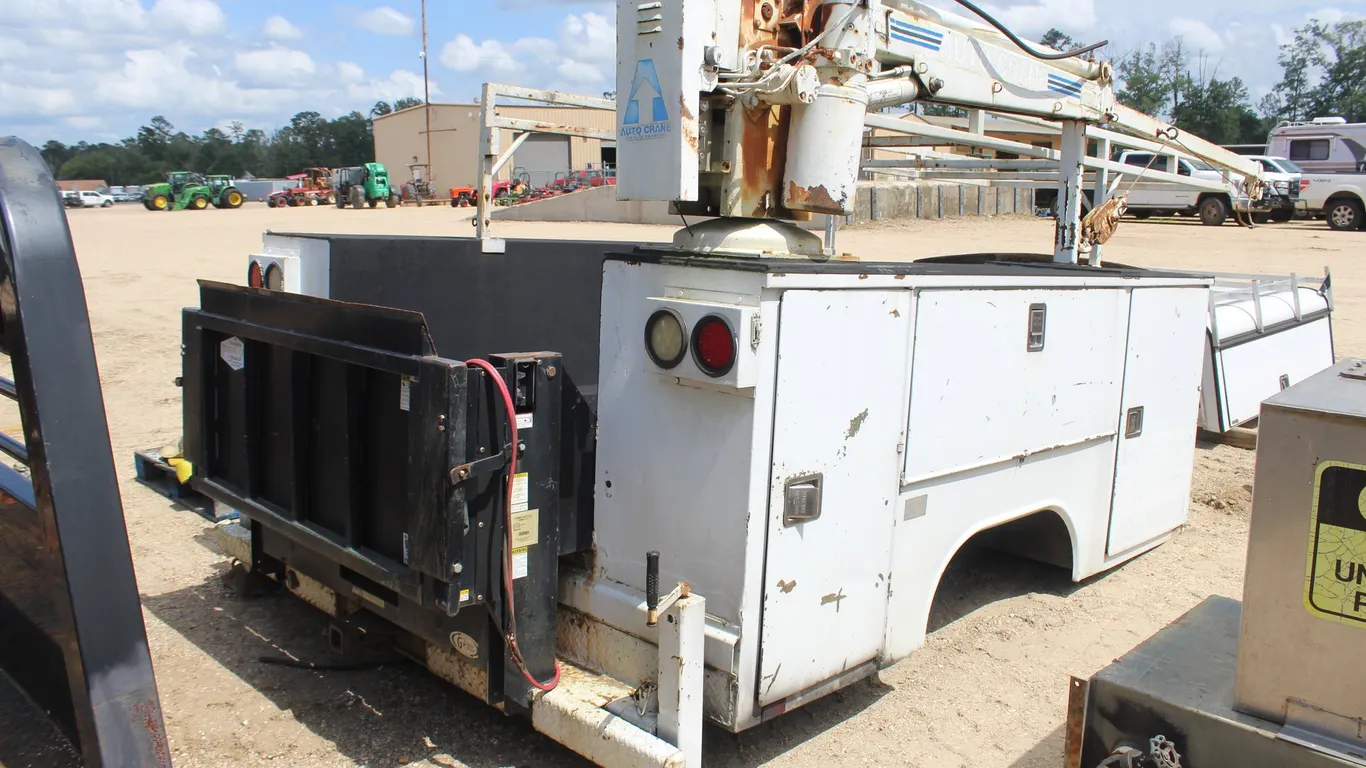 SERVICE BED WITH WORKING AUTO CRANE AND LIFT GATE