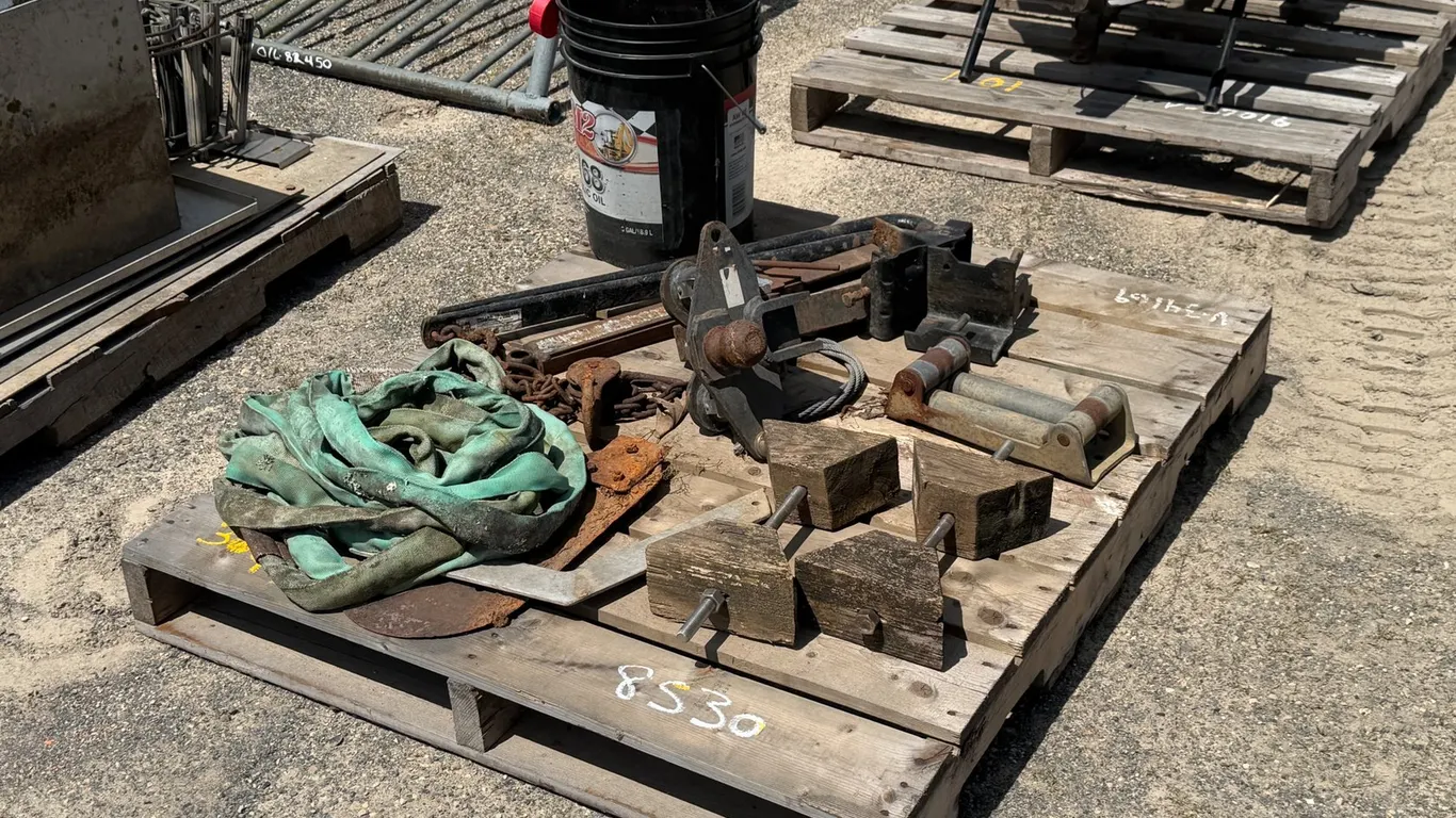 PALLET OF MISC ITEMS, HITCH WITH CAMPER SWAY KIT