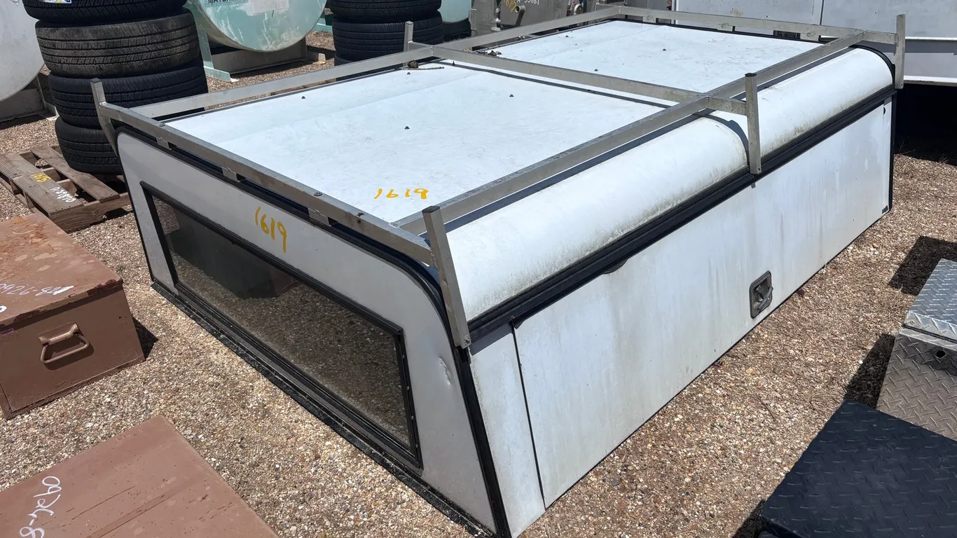 CAMPER SHELL FOR PICKUP TRUCK