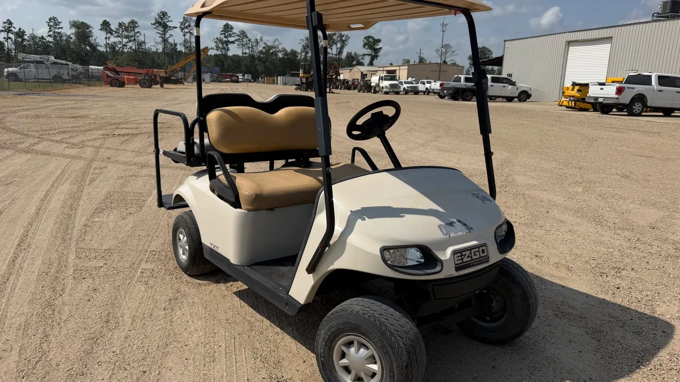 2017 EZ GO TXT GOLF CART