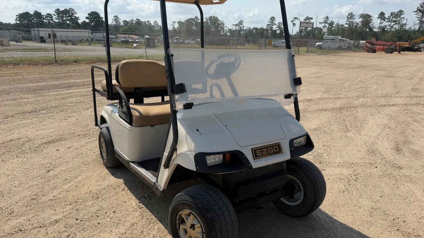 2012 EZGO TXT GOLF CART