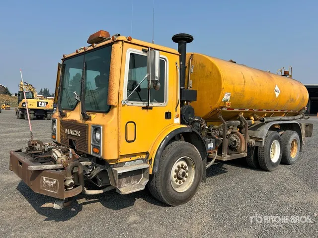 1994 Mack MR688S 6x4 Water Truck