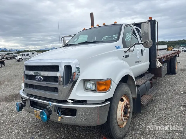 2011 Ford F-750 XL 4x2 Extended Cab Flatbed Truck