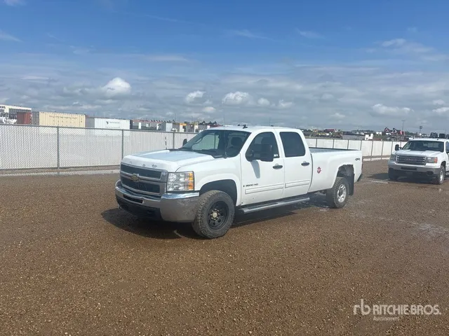 2009 Chevrolet Silverado 3500HD LT 4x4 Crew Cab Pickup