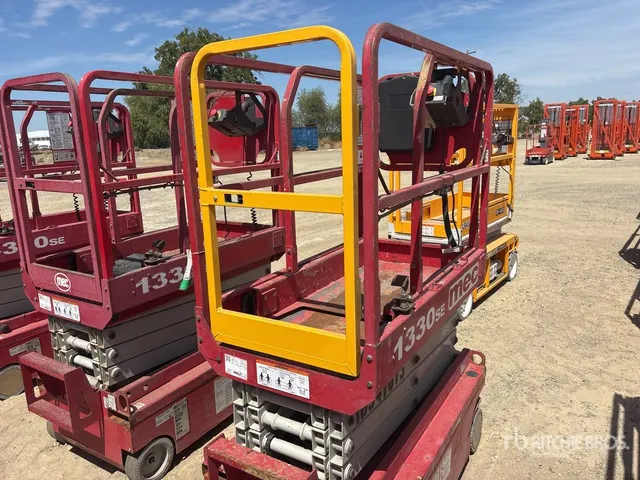 2017 MEC 1330SE Electric Scissor Lift