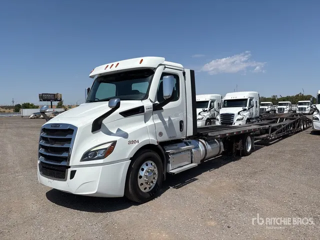 2024 Freightliner Cascadia 116 4x2 Car Carrier Truck