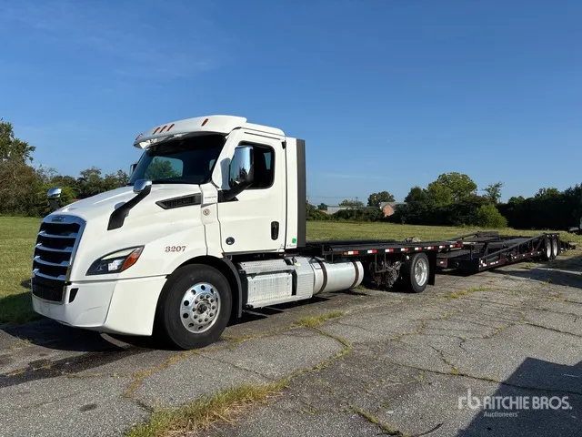 2024 Freightliner Cascadia 116 4x2 Car Carrier Truck