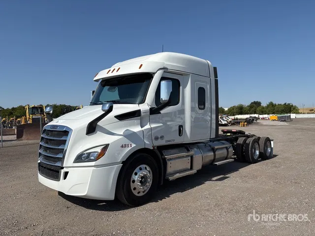 2025 Freightliner Cascadia 116 6x4 T/A Sleeper Truck Tractor