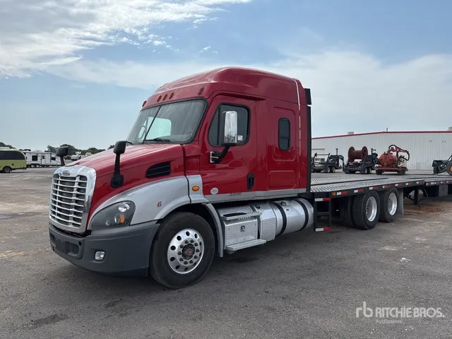 2018 Freightliner Cascadia 113 6x2 Sleeper Car Carrier Truck