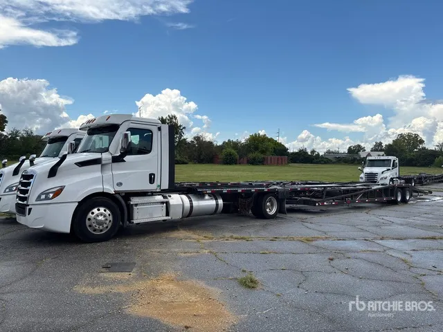 2024 Freightliner Cascadia 116 4x2 Car Carrier Truck