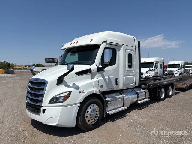 2023 Freightliner Cascadia 116 6x4 Sleeper Car Carrier Truck