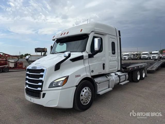 2023 Freightliner Cascadia 116 6x4 Sleeper Car Carrier Truck