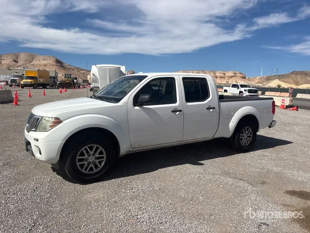 2015 Nissan Frontier 4x2 Crew Cab Pickup