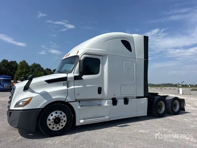 2018 Freightliner Cascadia 126 6x4 T/A Sleeper Truck Tractor