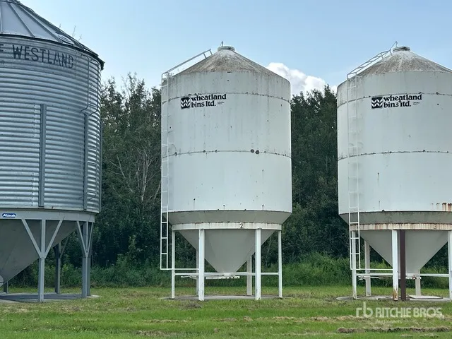 Wheatland +/- 1300 bu Smooth Wall Hopper Grain Bin