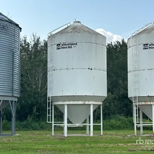 Wheatland +/- 1300 bu Smooth Wall Hopper Grain Bin
