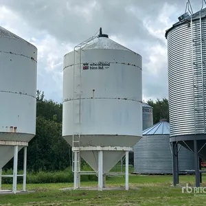 +/- 1300 bu Smooth Wall Hopper Grain Bin
