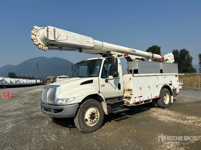 Altec AM55 55 ft on 2006 International 4300 4x2 Bucket Truck