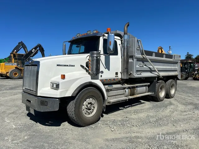 2018 Western Star 4900 SB 6x4 T/A Dump Truck