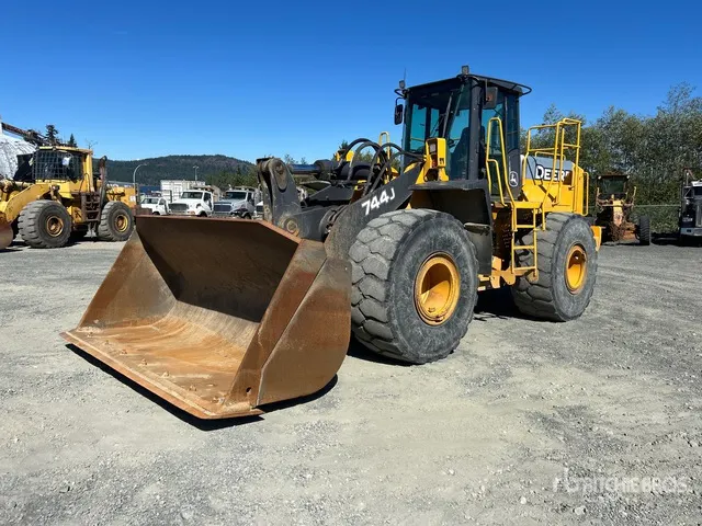 2005 John Deere 744J Wheel Loader