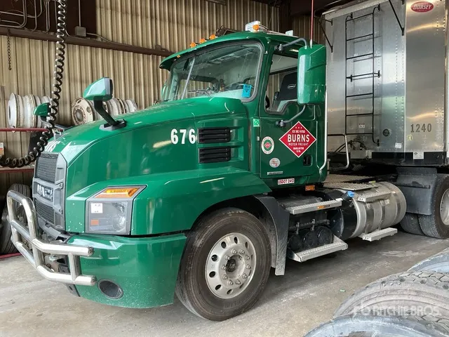 2022 Mack Anthem AN64T T/A Day Cab Truck Tractor