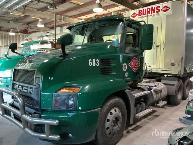 2022 Mack Anthem AN64T T/A Day Cab Truck Tractor