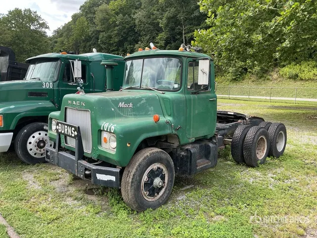 1967 Mack DM611 T/A Day Cab Truck Tractor