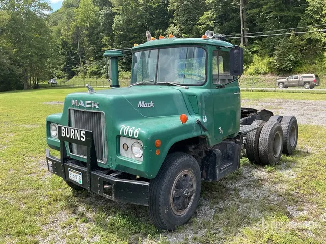1966 Mack DM607 T/A Day Cab Truck Tractor