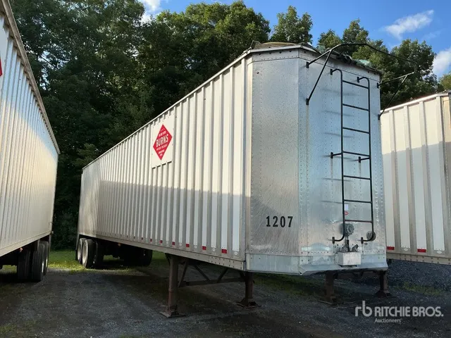 2016 Pitts CV45 45 ft T/A Chip Trailer
