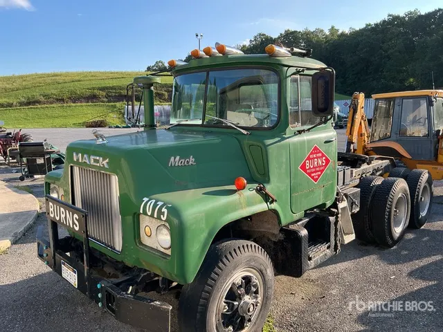 1967 Mack DM607 T/A Day Cab Truck Tractor