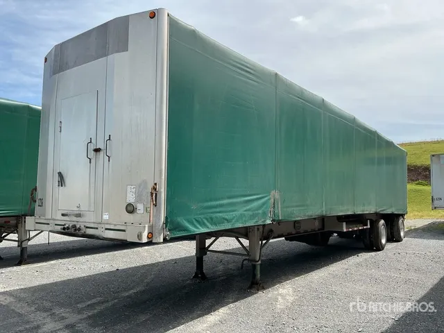 2017 MAC TNAR48AA 48 ft T/A Spread Axle Curtain Side Trailer