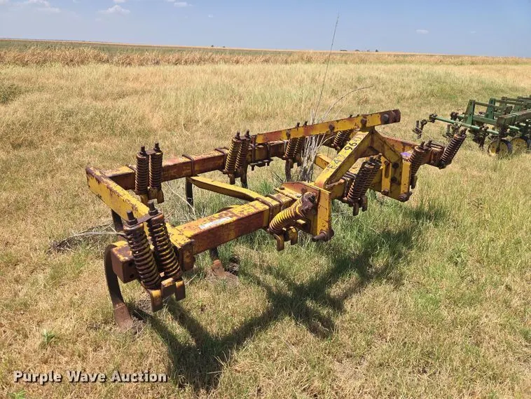 International field cultivator