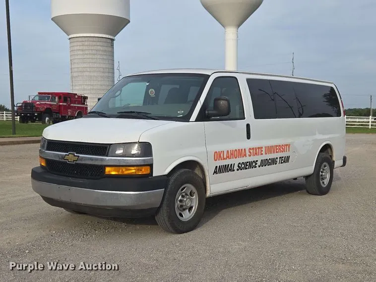 2014 Chevrolet Express 3500 van