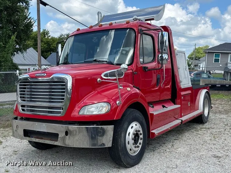 2011 Freightliner M2 112 Ext. Cab flatbed truck