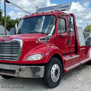2011 Freightliner M2 112 Ext. Cab flatbed truck